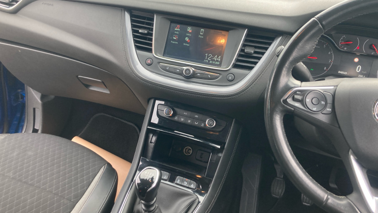 Vauxhall Grandland X 1.5 Turbo D SE Premium 5dr Diesel Hatchback